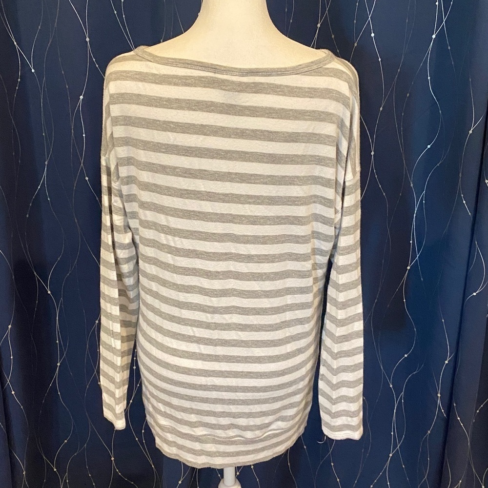 A Pea in the Pod Striped Gray & White Long Sleeve Top. Size M. Some Stretch - Picture 8 of 12